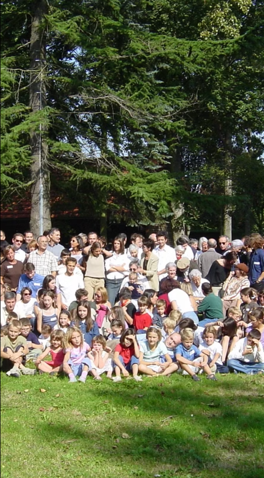 Rassemblement de la famille Joly en forêt